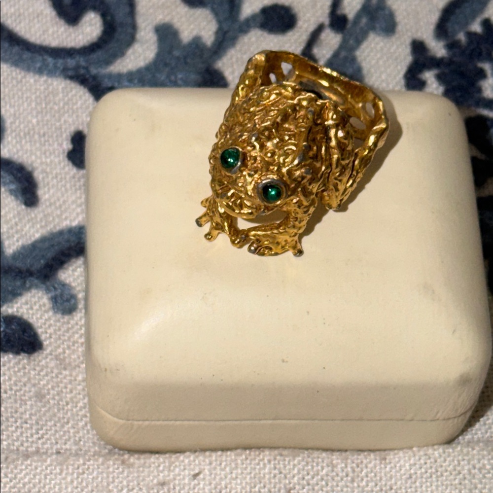 Gold plated hand made Frog Ring with Green Eyes Accents look like emerald size 7